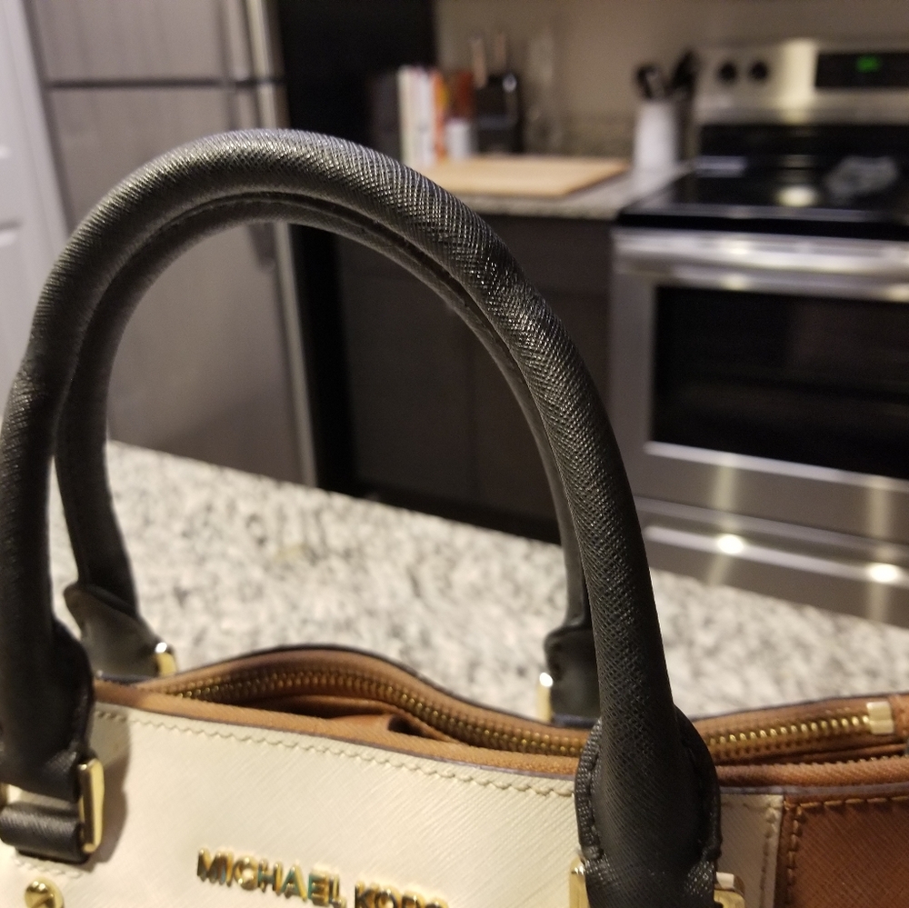 Michael Kors Purse - Picture 3 of 13